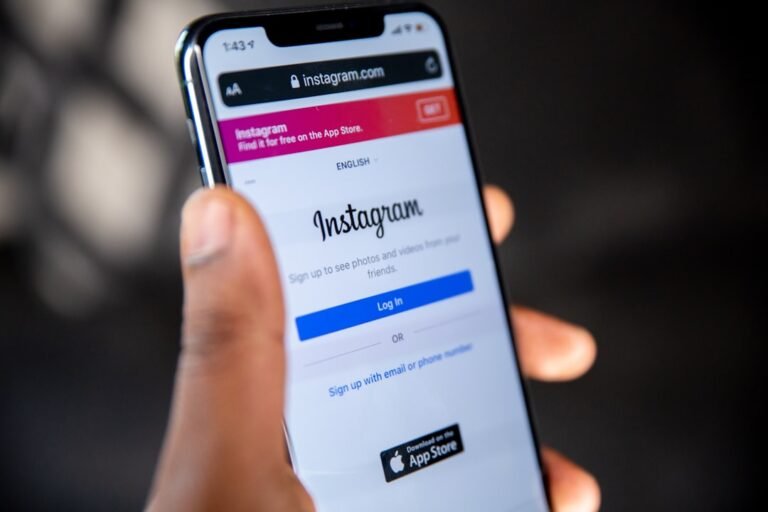 Instagram, WhatsApp Hit by Sextortion; iMessage Targets Teens