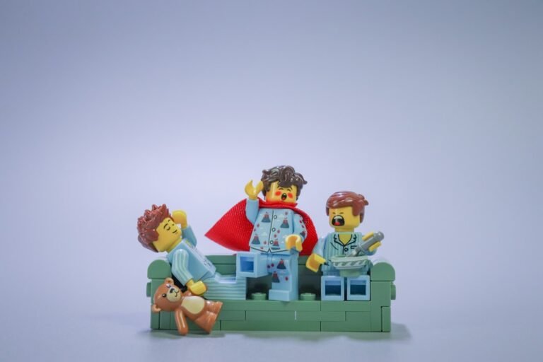 Lego X-Files Set: Mulder, Scully & Alien Revealed