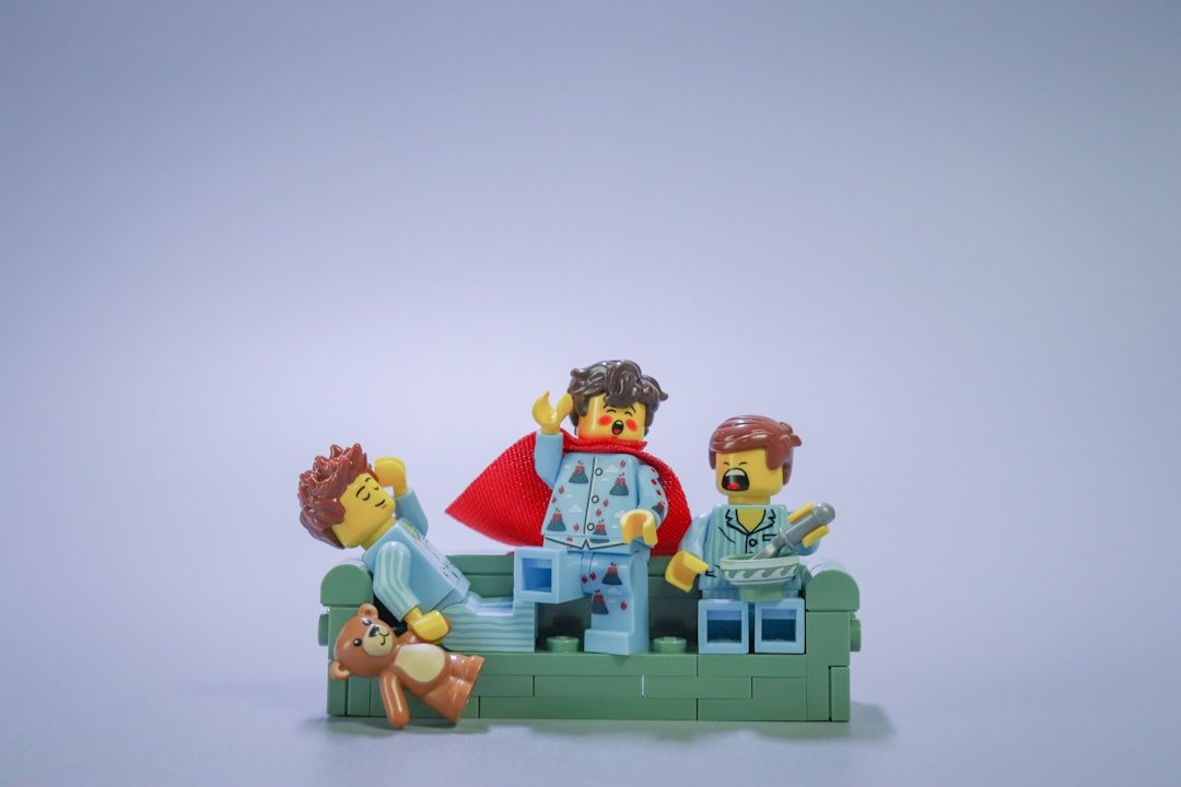 Lego X-Files Set: Mulder, Scully & Alien Revealed