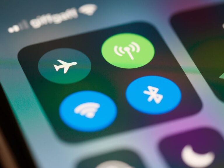 Tech News: Yes, airplane mode makes your phone charge faster — but it's not worth it